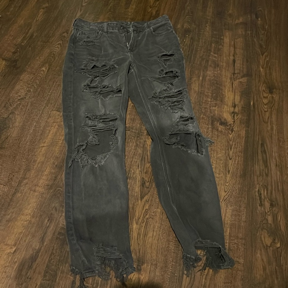 american eagle black ripped mom jean size 4